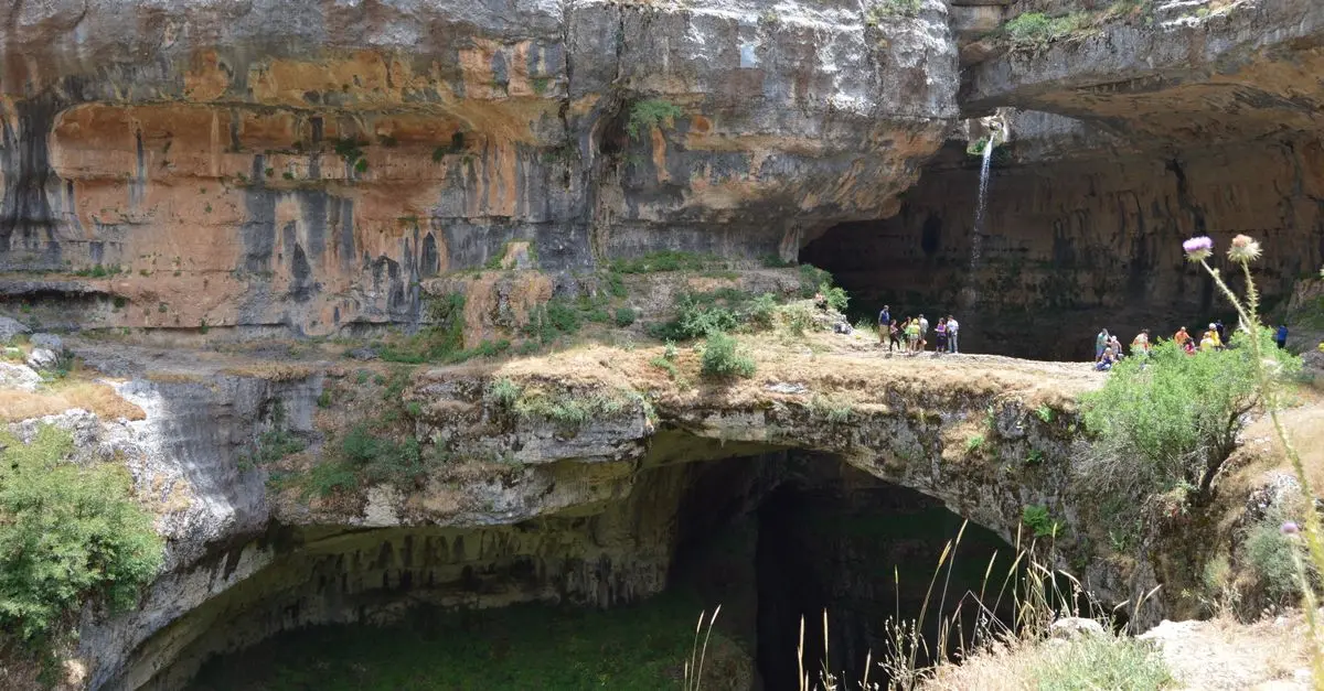 Une Nuit dans un Gîte Troglodyte : Expérience Insolite