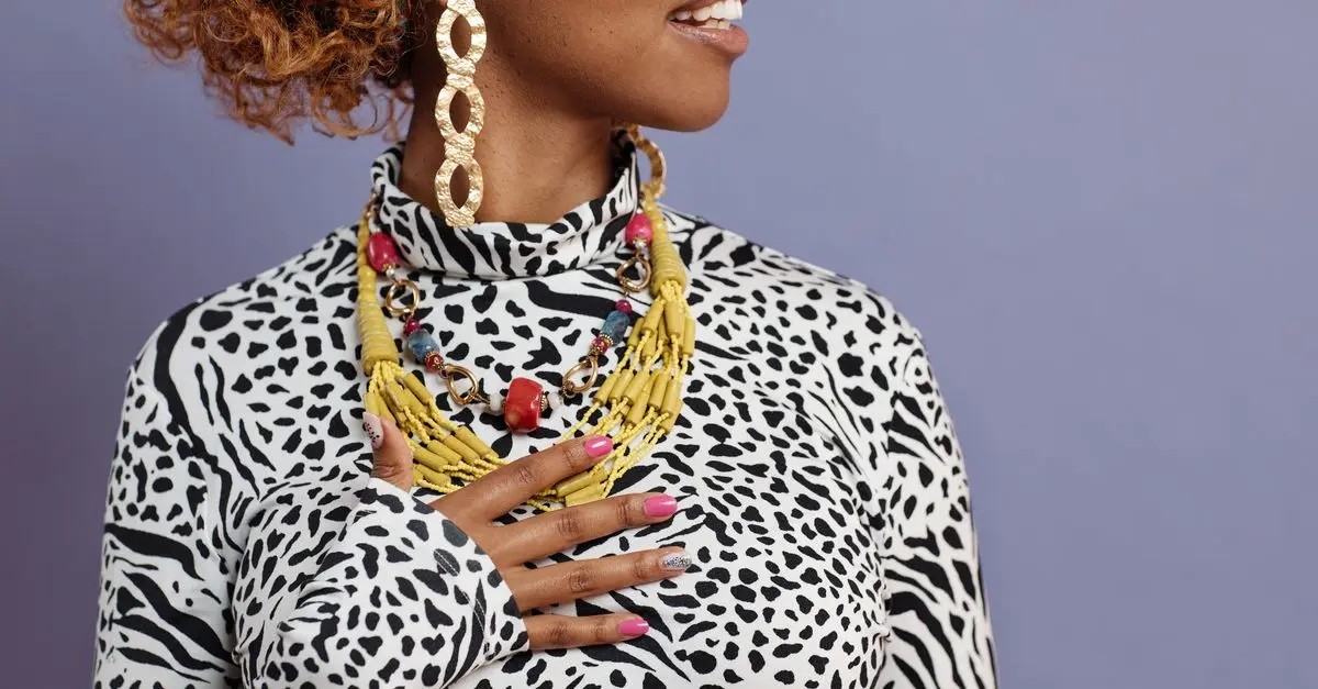 Comment porter des bijoux fantaisie avec élégance