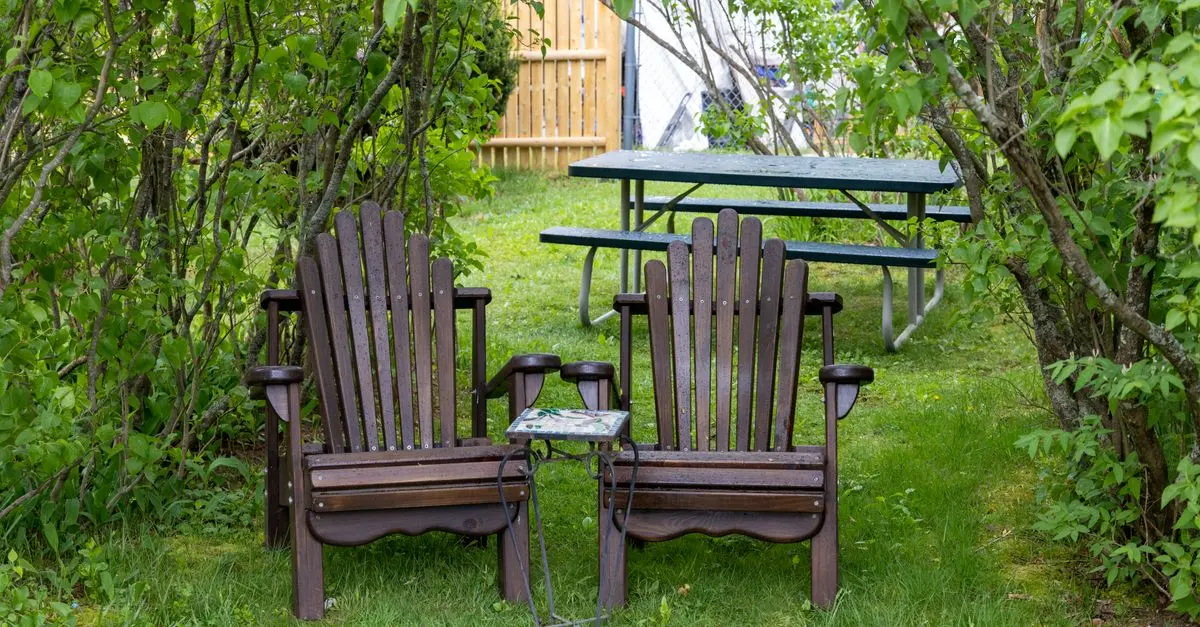 Quelles Finitions Choisir pour vos Meubles Extérieurs ?