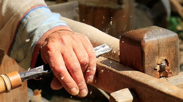 Top 10 des Outils Indispensables pour un Menuisier Rapide