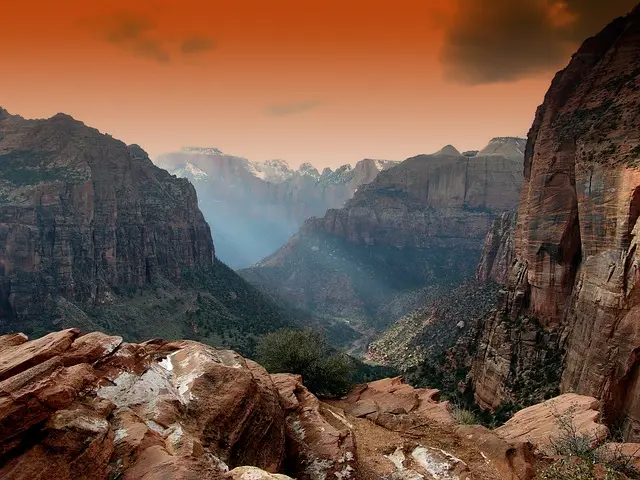 10 Éco-Destinations Insolites à Découvrir pour Voyager Responsablement