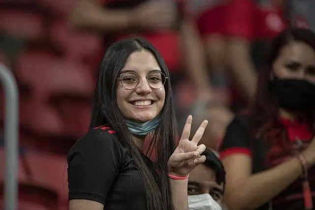 Comment Créer des Chants de Supporters Inoubliables au Basketball