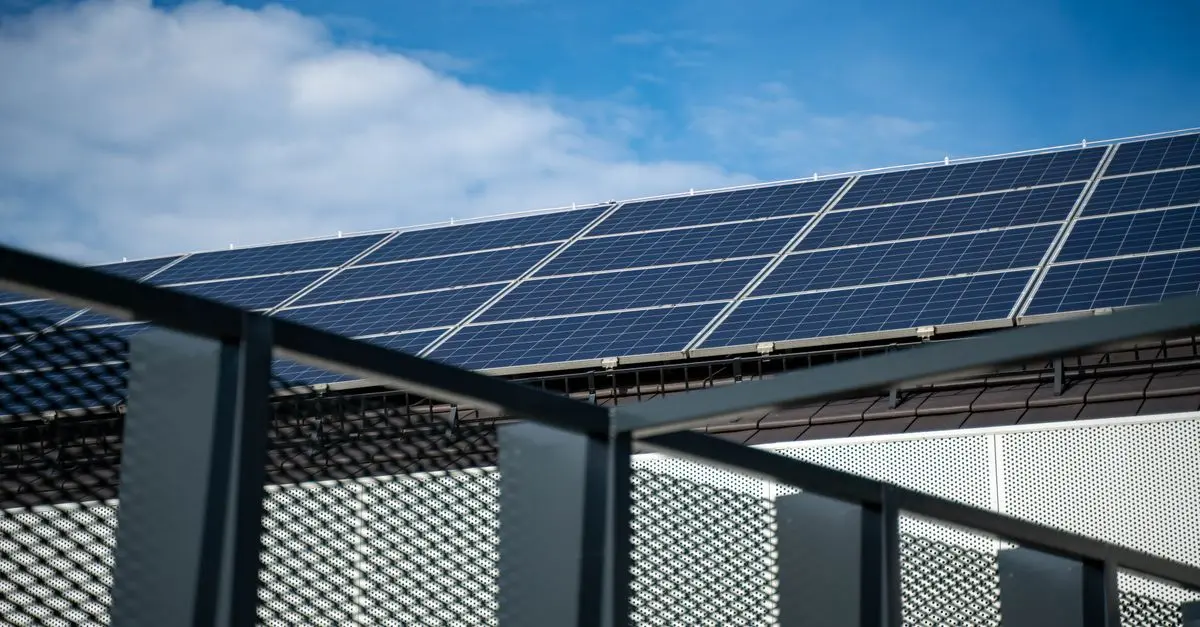 Les Meilleures Solutions pour Réduire le Coût des Panneaux Solaires