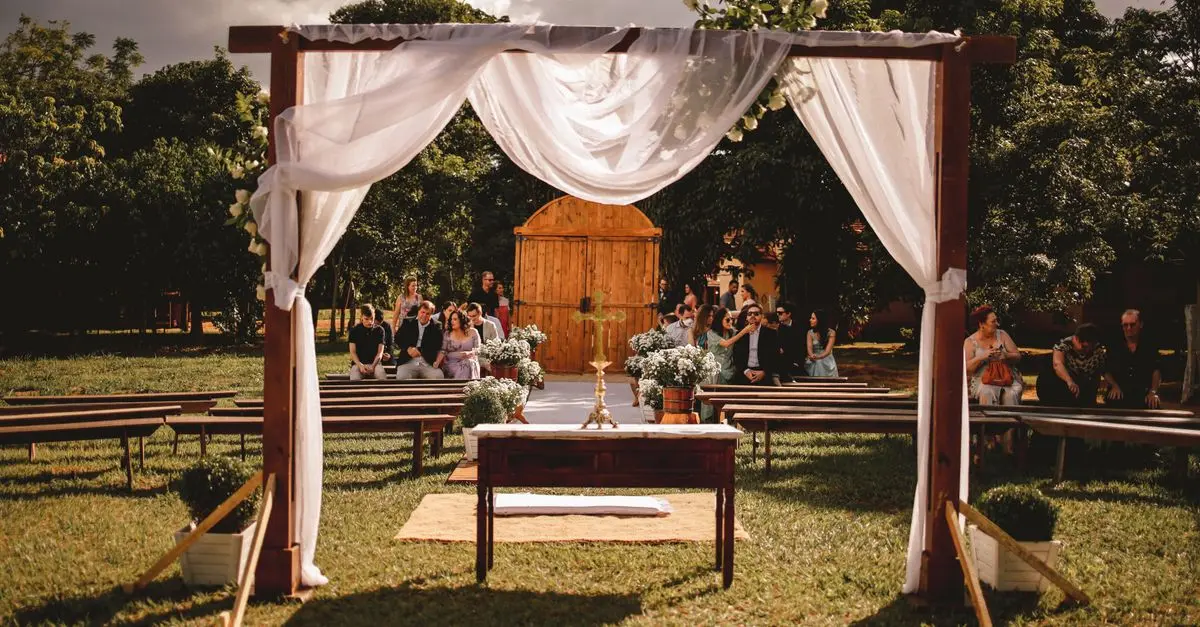 Comment Créer une Cérémonie de Mariage Émotionnelle et Unique