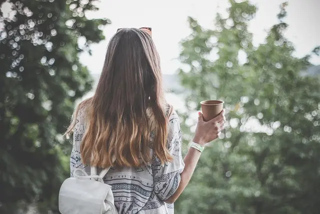 Minimalisme Voyage : 10 Accessoires Indispensables pour Voyager Léger