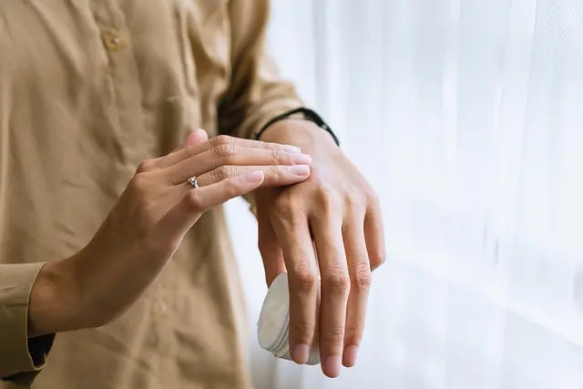 Comment Évaluer Votre Type de Peau Pour un Teint Parfait