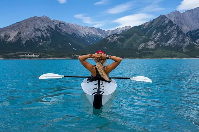 Comment intégrer des sports aquatiques dans votre entraînement multisport