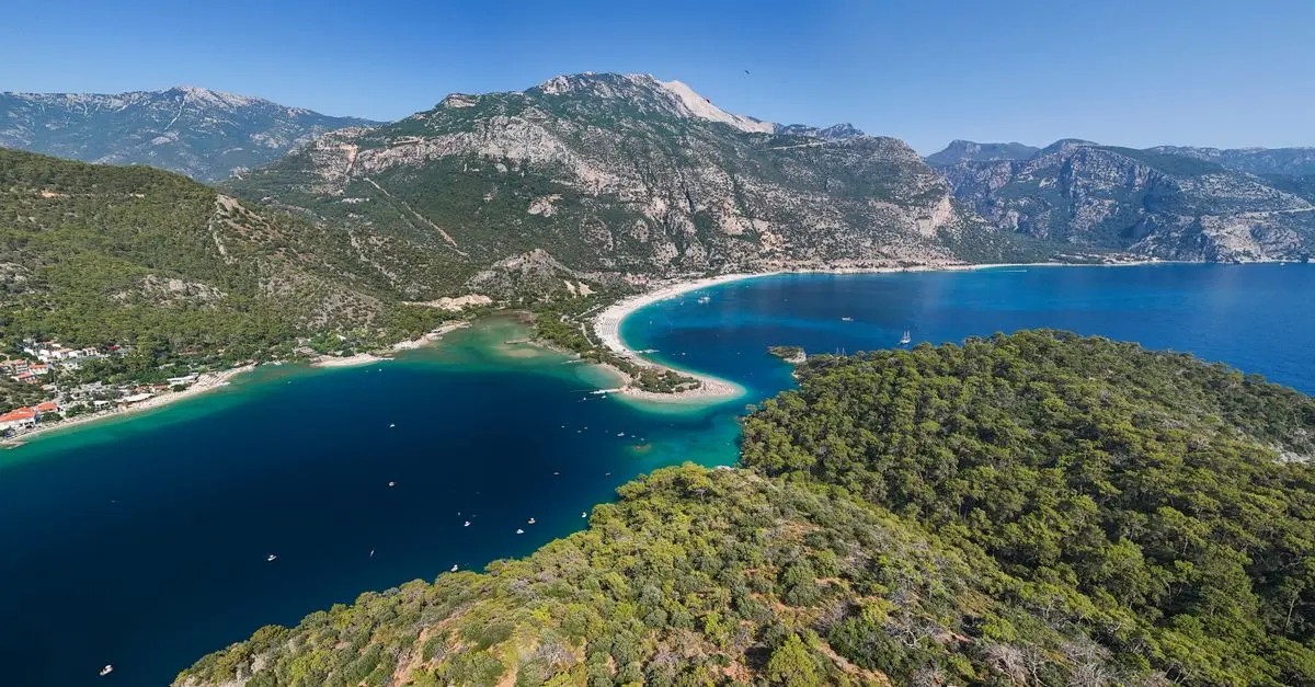 10 Destinations Incontournables à Explorer : Géographie et Culture