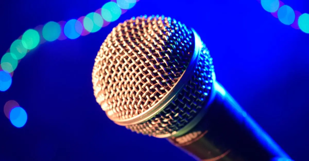 Cómo organizar una velada de karaoke en español: guía práctica