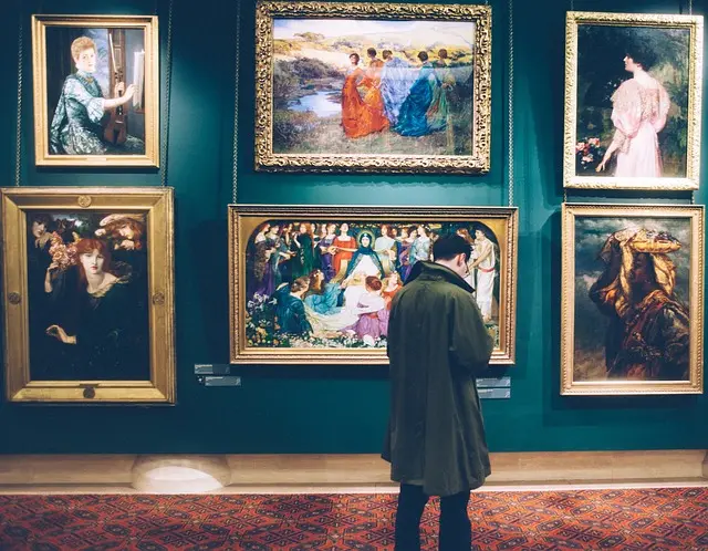 L'Impact des Critiques Culturelles sur Notre Vision Artistique