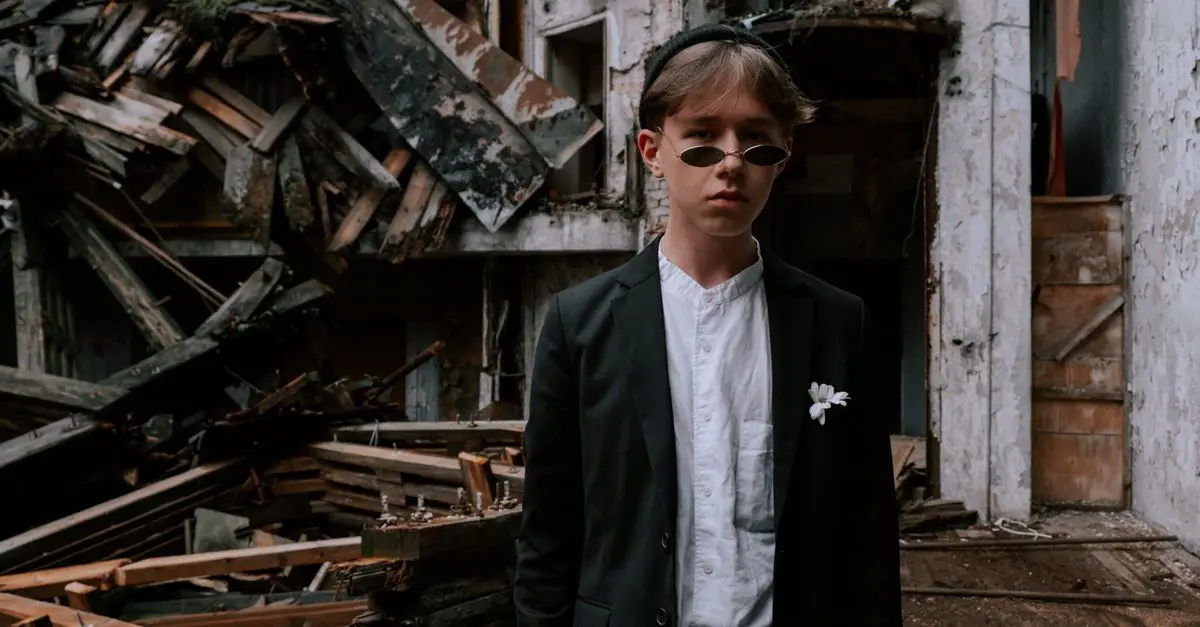 Comment bien porter un costume à l'adolescence