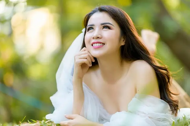 Comment intégrer le maquillage hybride dans votre routine quotidienne