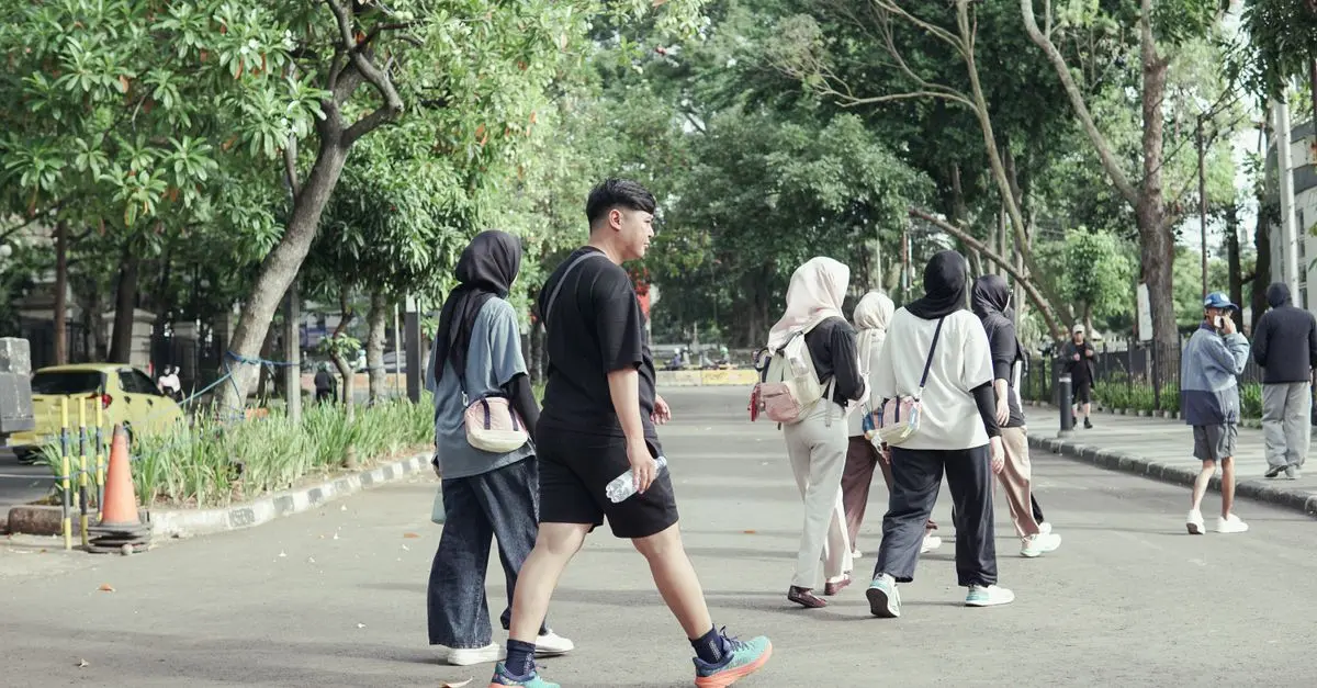 10 Essential Walking Techniques to Maximize Your Fitness Gains