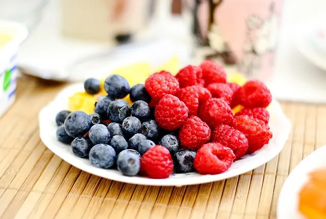 10 alimentos que mejoran tu salud mental y cómo incluirlos