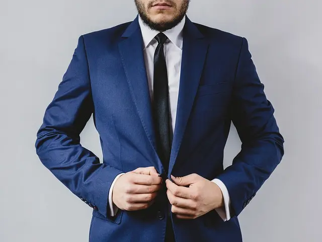 Come scegliere il blazer ideale per ogni figura
