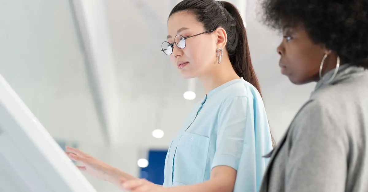 The Future of Smart Mirrors in Phone Stores: Enhancing Customer Experience