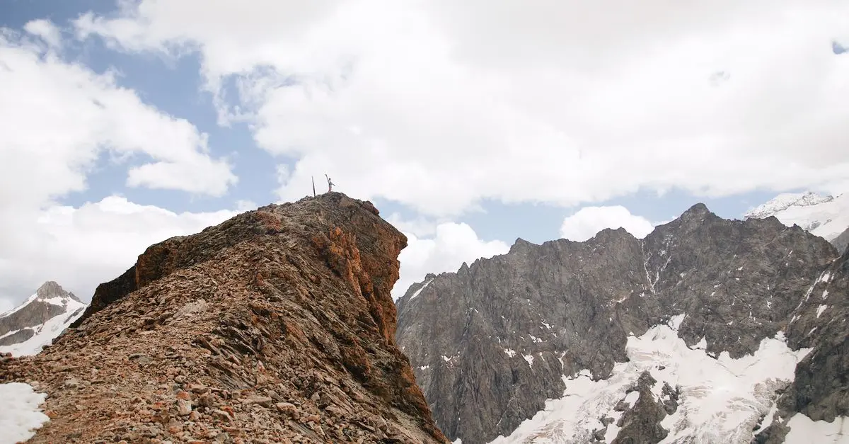 Les Meilleures Destinations pour des Escapades Actives en Montagne