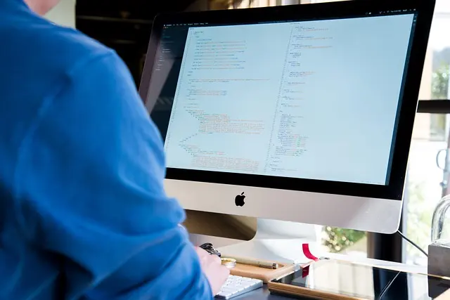 Jak technologie AI zmieniają sposób, w jaki pracujemy?