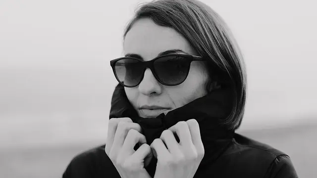 Comment créer un look jeune et élégant avec des vêtements simples