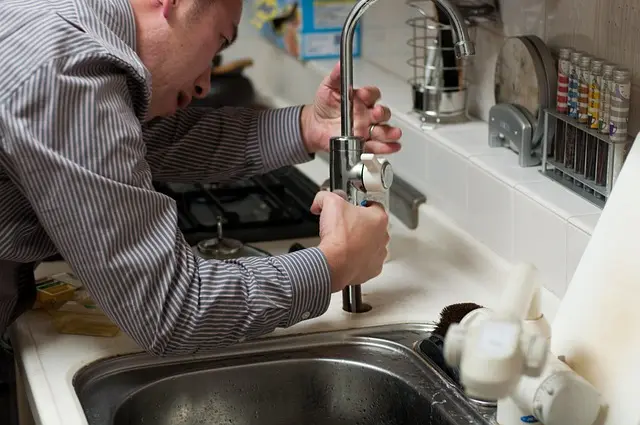 Comment dépanner rapidement une fuite d'eau : Guide pratique