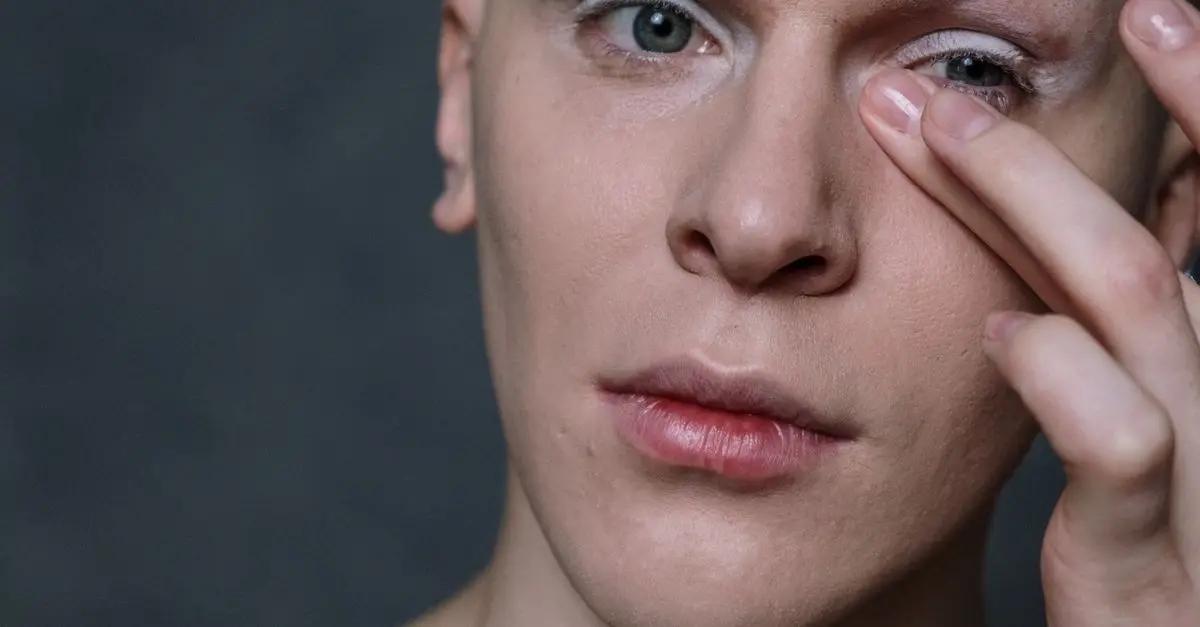 Comment sublimer votre regard avec du maquillage hybride