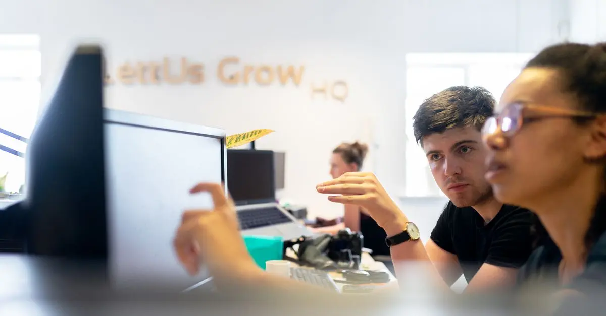 Cómo seleccionar el software fácil de usar ideal para tu equipo