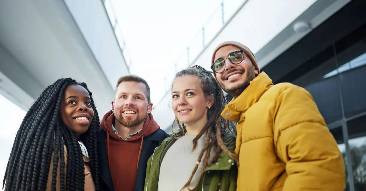 Comment créer un look décontracté stylé avec des vêtements jeunes