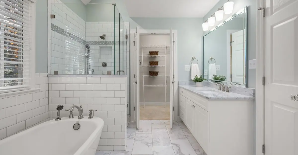 Cómo elegir la pintura adecuada para el baño: consejos y trucos