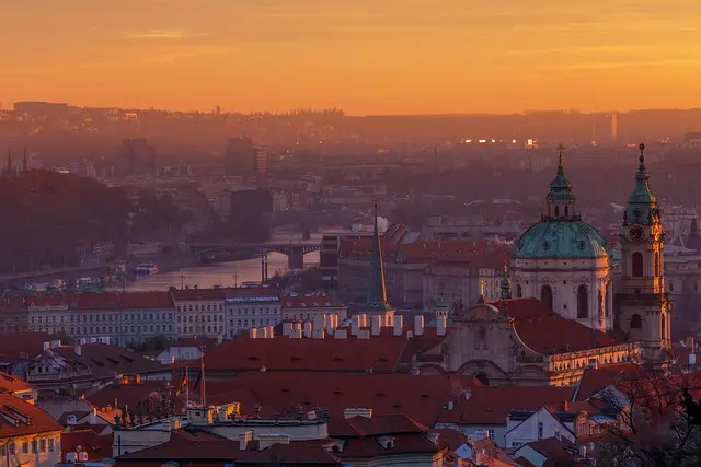 Dlaczego warto inwestować w nieruchomości? Kluczowe korzyści