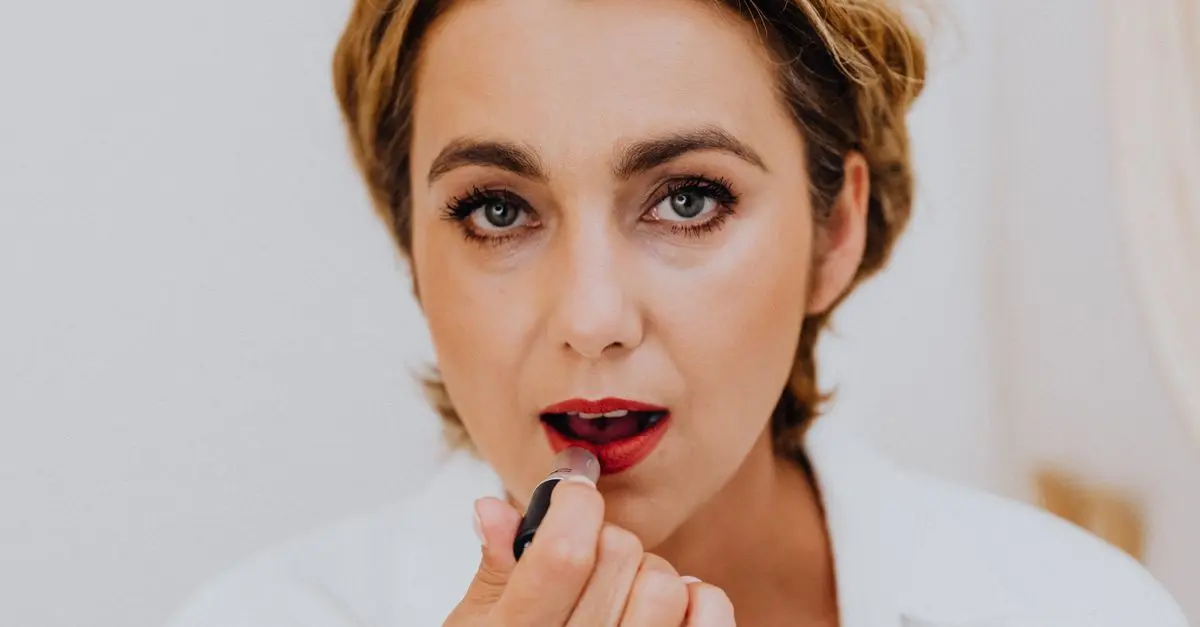 Comment réussir un maquillage hybride pour un look sophistiqué