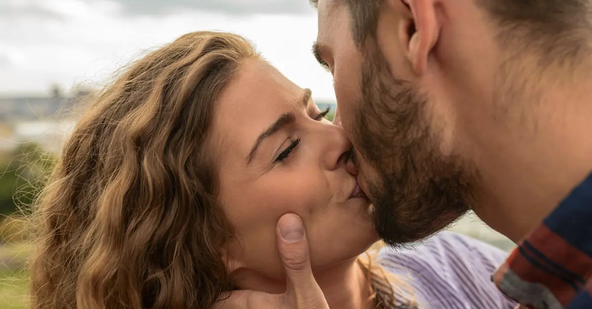 Le Pouvoir des Gestes d'Amour : Comment Ils Éveillent les Cœurs
