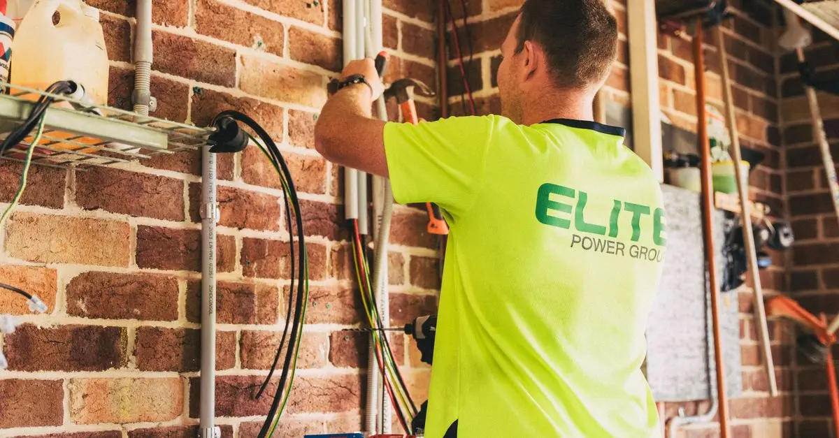 Comment Évaluer la Compétence d'un Électricien Rapide