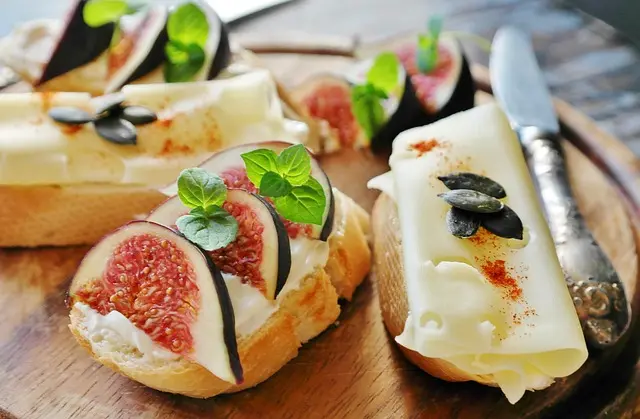 Le Guide Complet pour Déguster le Fromage : Techniques et Astuces