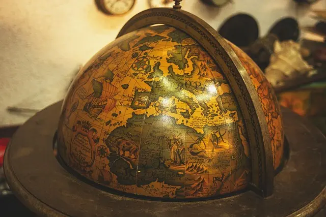 Les objets anciens : Comment identifier leur histoire cachée