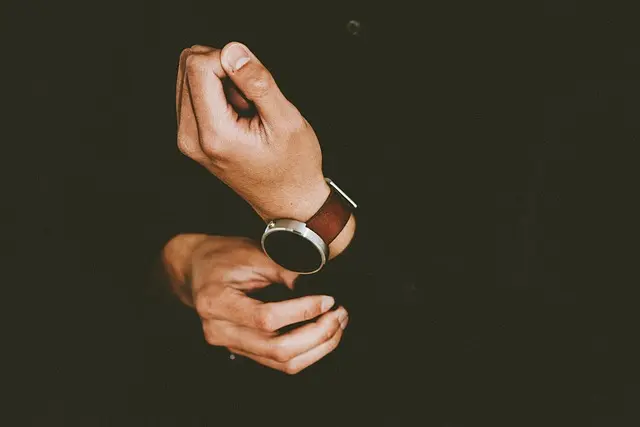 Jakie akcesoria będą modne na wiosnę? Poradnik