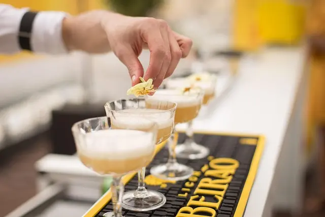 Comment Équilibrer les Saveurs dans vos Cocktails