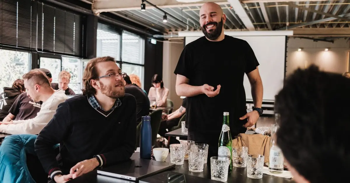 10 Essential Tips for New Artists to Build Their Creative Network