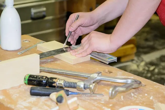 Les erreurs fréquentes à éviter avec un service de menuisier