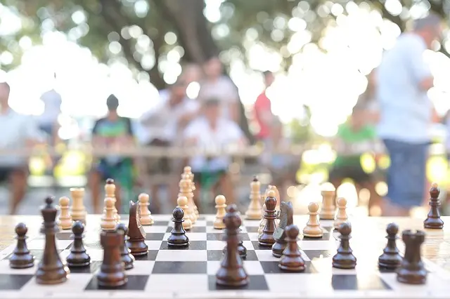 5 Stratégies Incontournables pour Élever Votre Niveau aux Échecs