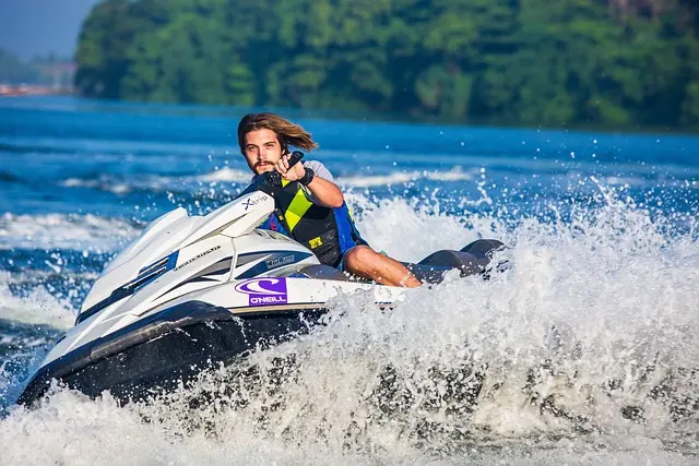Comment choisir le bon équipement pour plonger avec jet ski