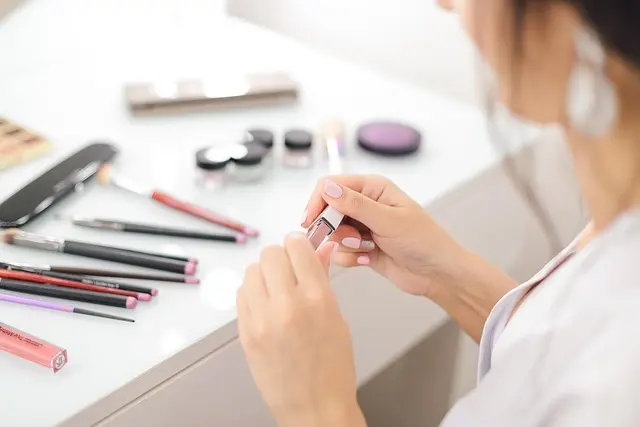 Les bienfaits du maquillage hybride pour votre peau