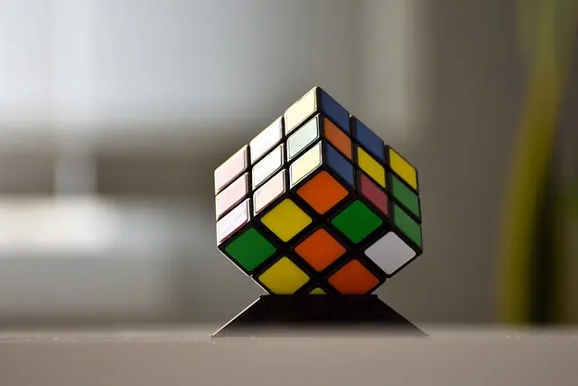 Les techniques de résolution rapides pour le Rubik's Cube