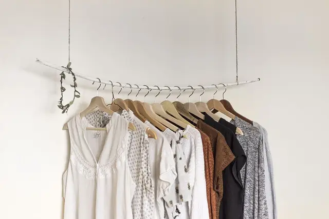 Comment adopter le style minimaliste dans votre garde-robe