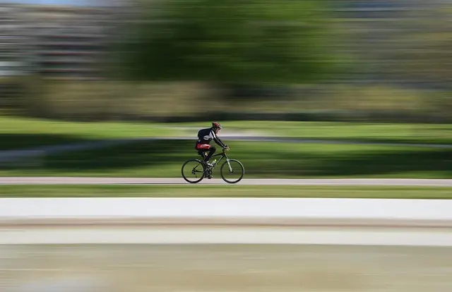 Comment le choix de votre volant influence la vitesse de conduite