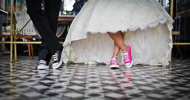 Comment Personnaliser Votre Cérémonie de Mariage avec des Rituels Émotionnels
