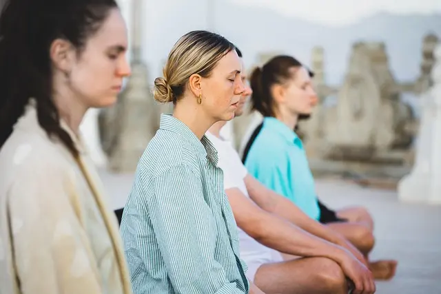 Les Bienfaits du Yoga dans la Pratique Ayurvédique
