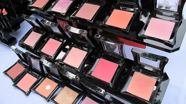 Les tendances incontournables du maquillage hybride
