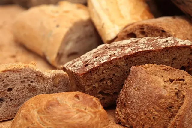 Cómo hacer un pan de masa madre perfecto: técnicas y secretos
