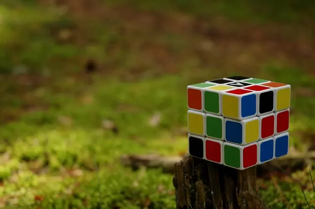 Les 10 astuces incontournables pour progresser au Rubik's Cube