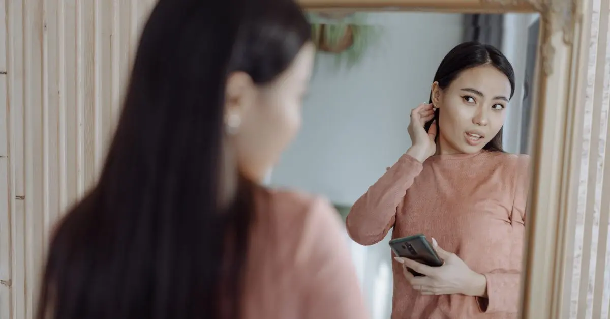 The Future of Smart Mirrors in Phone Stores